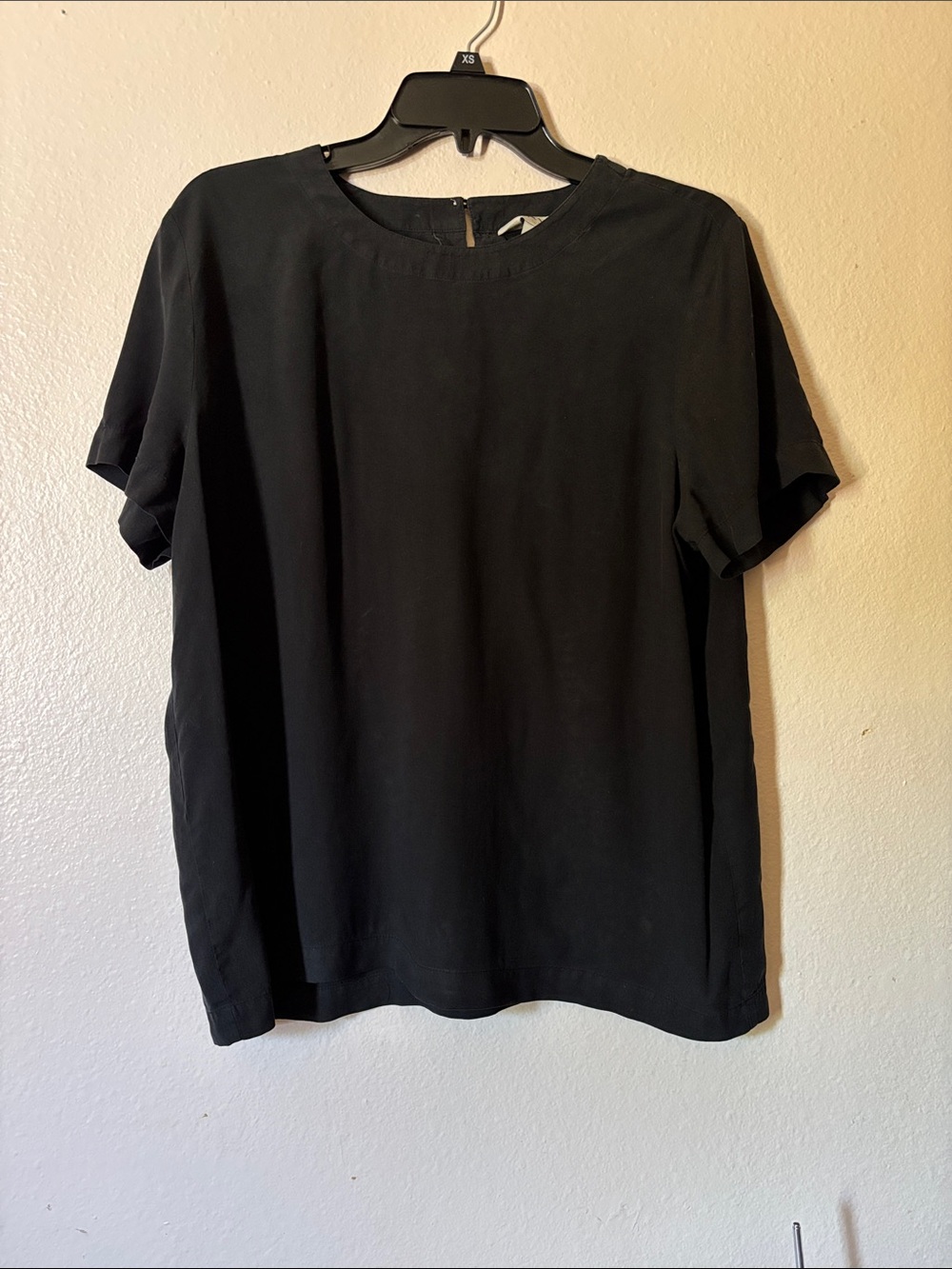 Orvis Black 100% Silk Short Sleeve Keyhole Blouse Size L